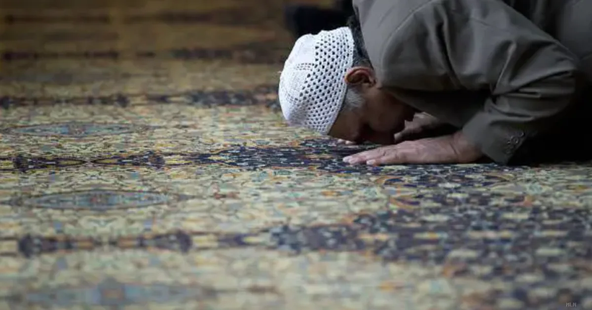 Siena, blitz della Digos in centro islamico: leader indagato per terrorismo