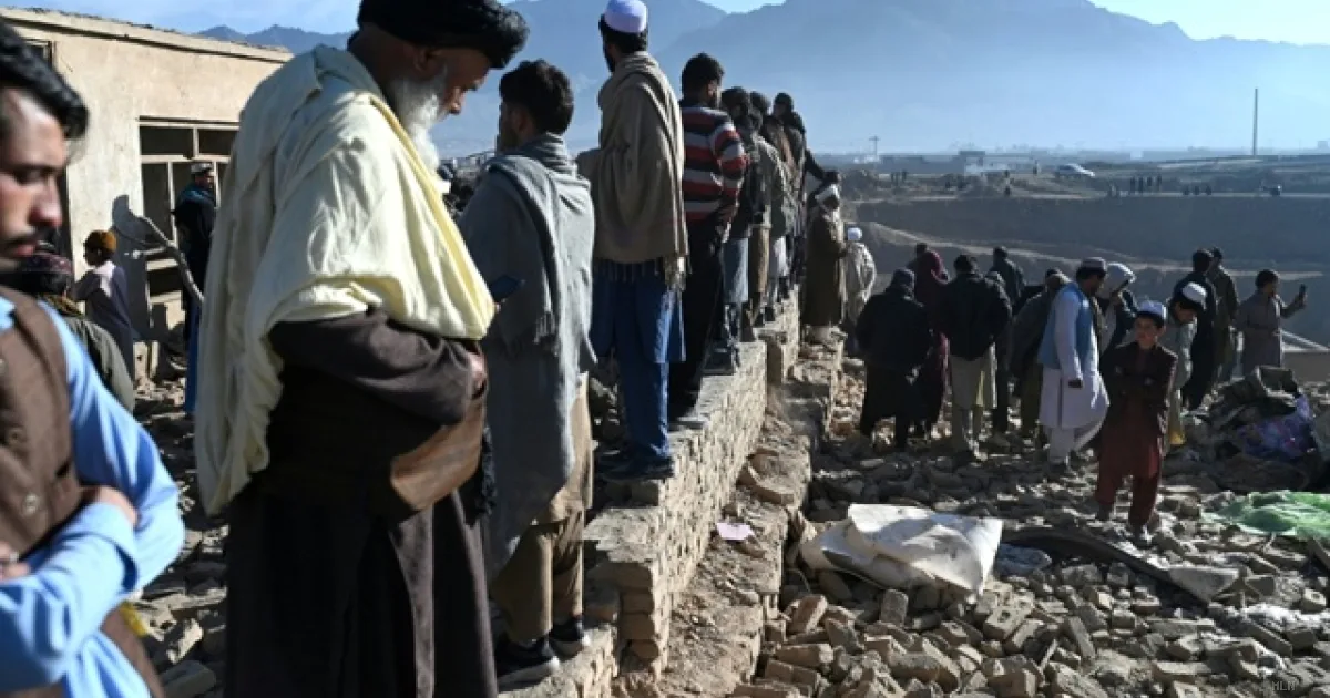 Raid aerei del Pakistan su Kabul: almeno sei morti, tensioni alle stelle