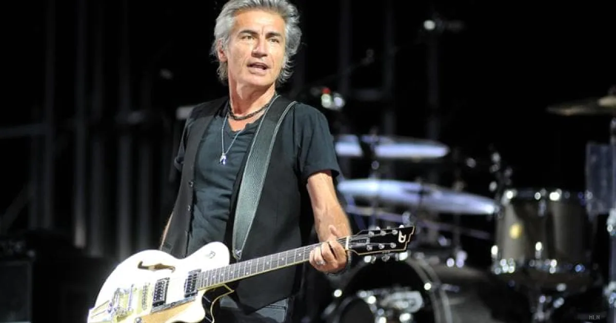 Ligabue spegne 66 candeline: il rocker emiliano festeggia con ironia sui social