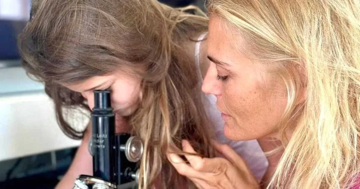 Claudia Zanella e la sfida di crescere una bambina gifted: «Platone a 10 anni, ma la scuola non è pronta»