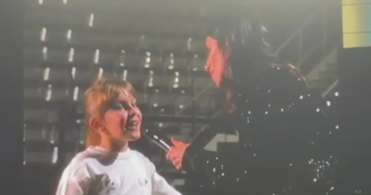 Giorgia emoziona i fan: duetto speciale con una bambina durante il tour