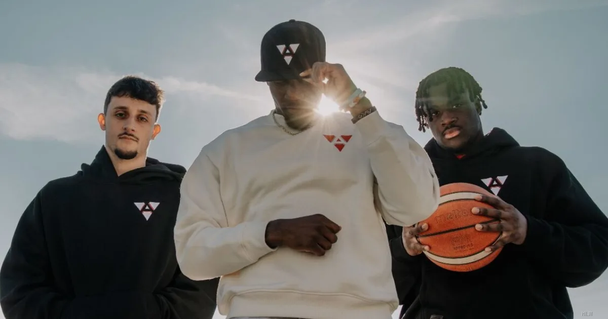 Varese celebra gli 80 anni con una linea streetwear: il basket incontra la strada