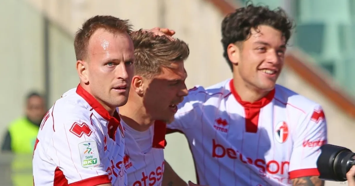 Serie B, il Bari dilaga: la Reggiana cade 4-1. Frosinone bloccato dal Cesena