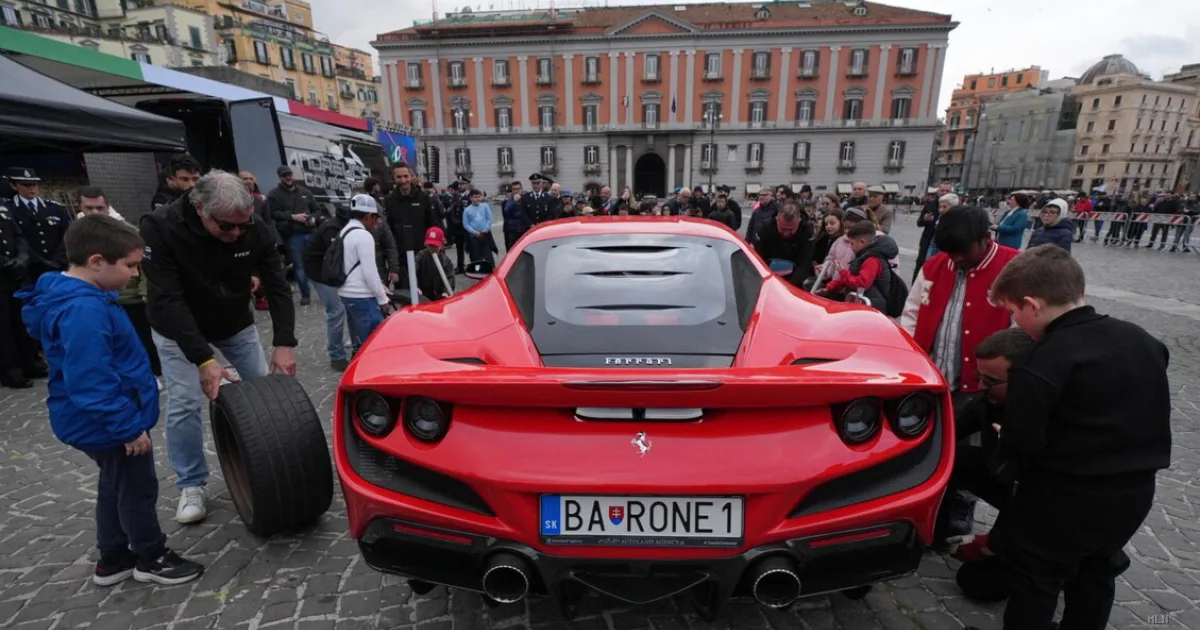 A Napoli ragazzi con sindrome di Down alla guida della Ferrari: il sogno diventa realtà