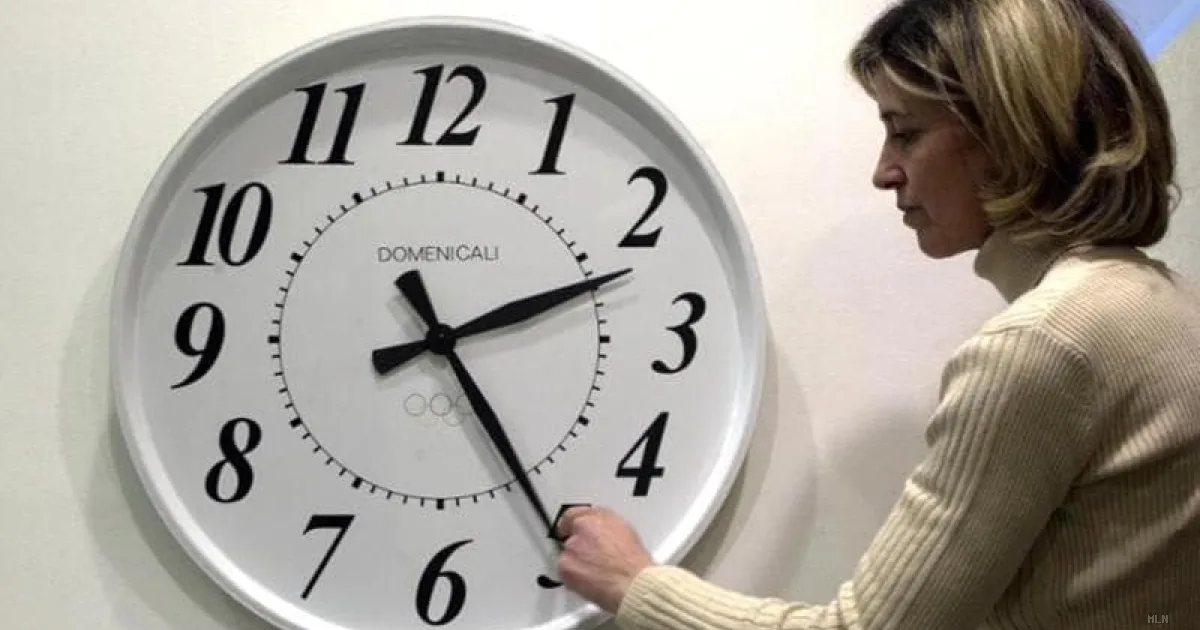 Cambio ora legale a fine marzo: gli esperti avvertono sui rischi per il sonno e la salute
