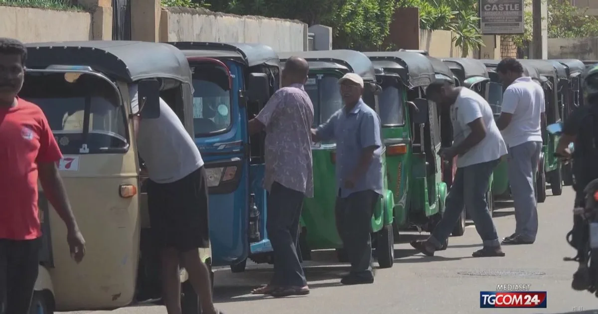 Sri Lanka introduce il razionamento della benzina: la crisi mediorientale colpisce l'isola