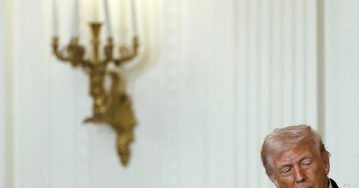 Trump minimizza i rialzi della benzina: "Scenderanno presto". Intanto il petrolio vola a 3,66 dollari al gallone