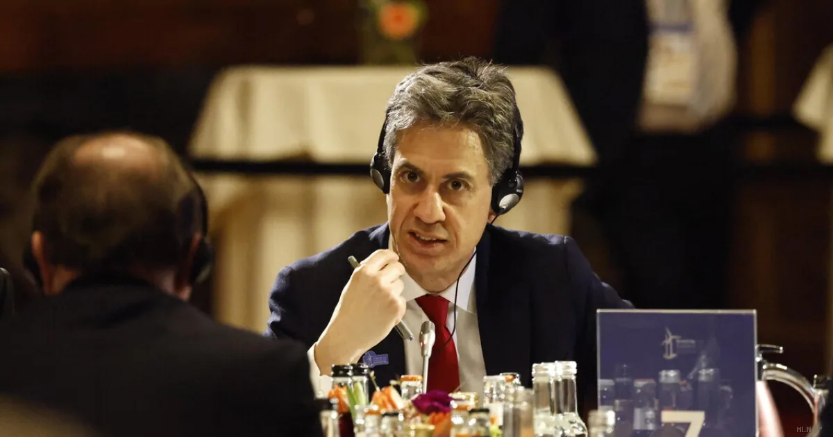 Londra mobilita alleati per la sicurezza dello Stretto di Hormuz