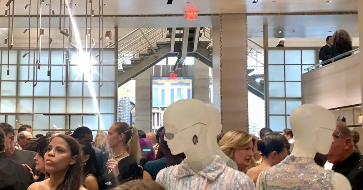 Beverly Hills si veste di Armani: le star brindano alla vigilia degli Oscar