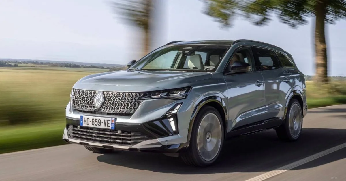 Renault Espace 2026: il monovolume diventa SUV ibrido, la prova su strada