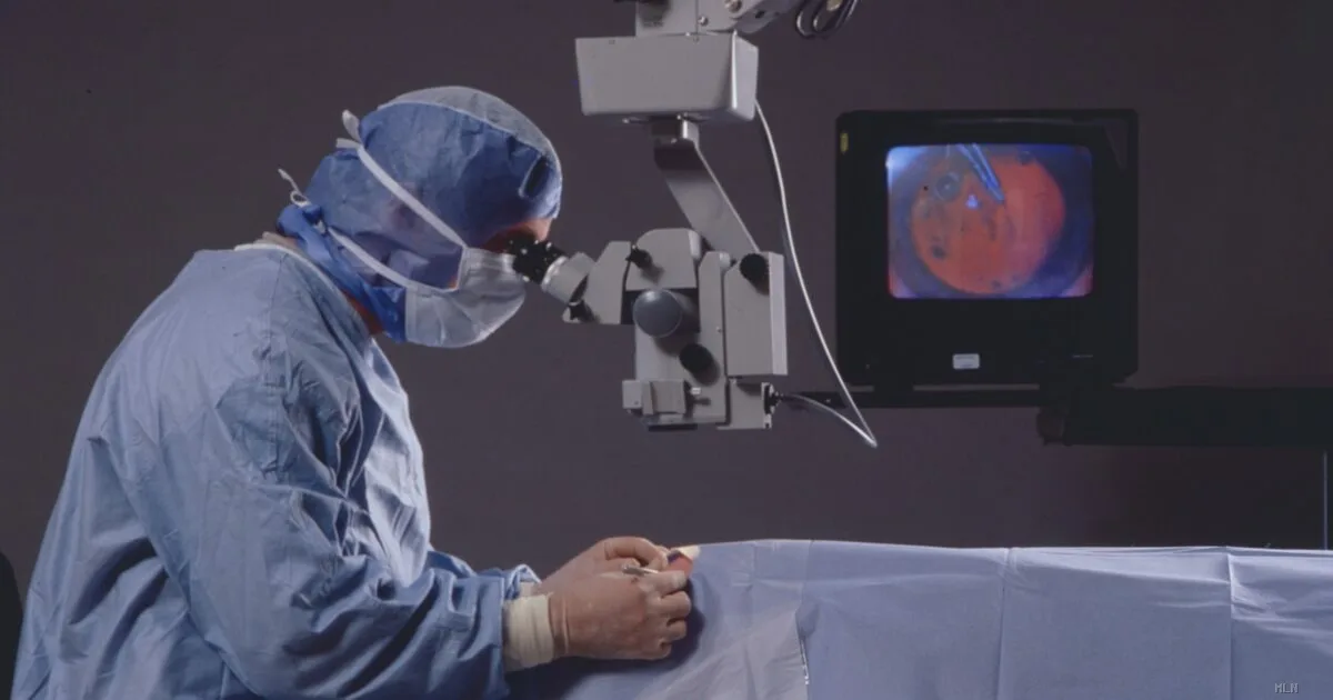 Pazienti in sala d'aspetto, oculisti al convegno: caos negli interventi a Mesagne