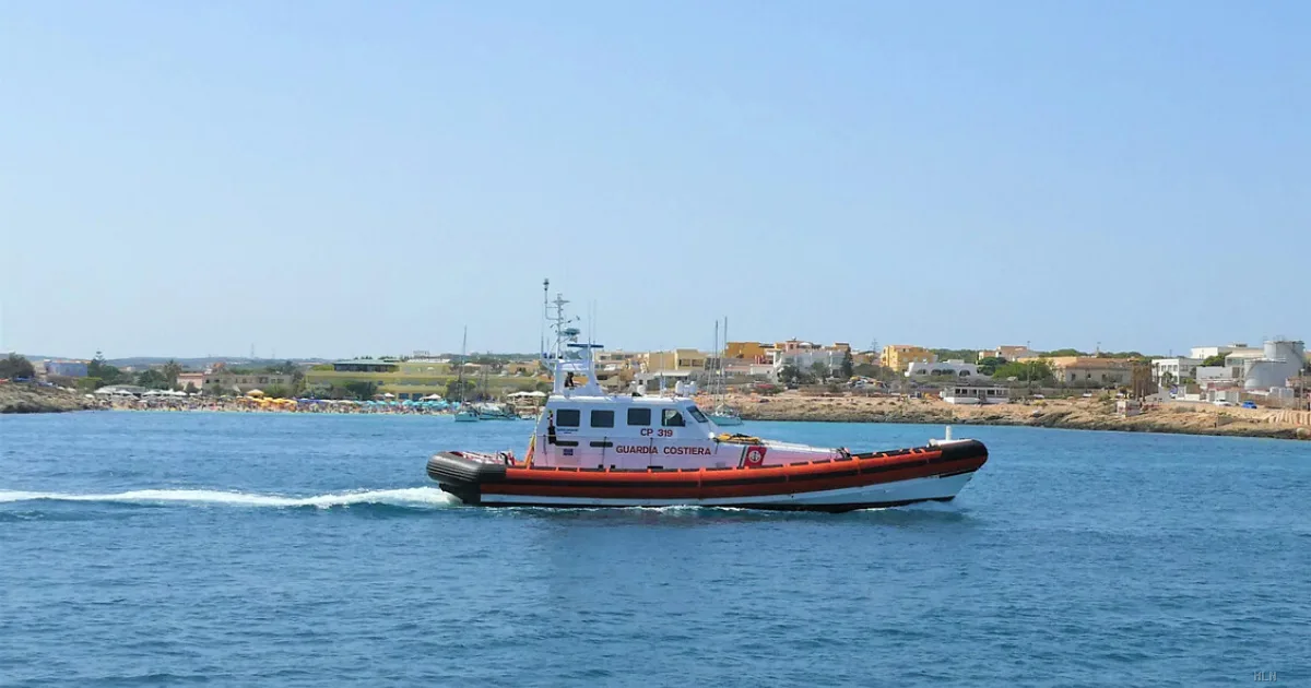 Lampedusa, bimbo di 2 anni scomparso nel naufragio: disperde fra le onde durante il salvataggio