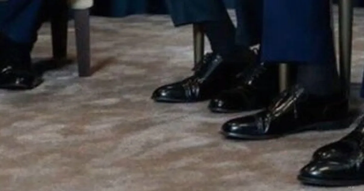 Il rituale di Trump: regala scarpe firmate ai ministri, ma Marco Rubio riceve la taglia sbagliata