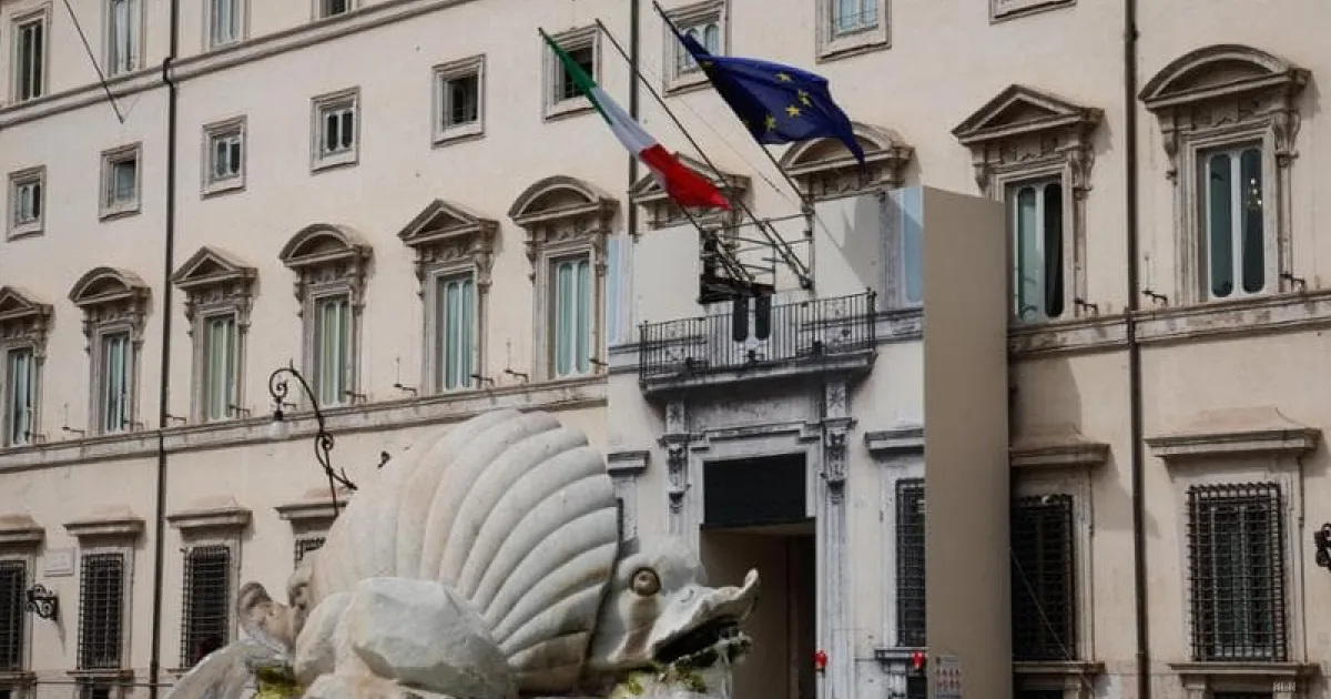 Il governo prepara il piano anti-crisi: aiuti alle imprese e sussidi per le famiglie a basso reddito