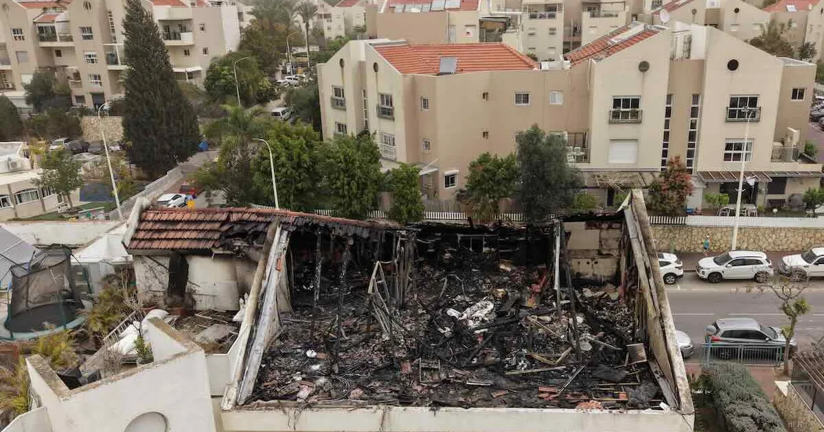 Guerra Usa-Israele-Iran al giorno 17: nuovo attacco a scuola, crisi energetica e negoziati in corso