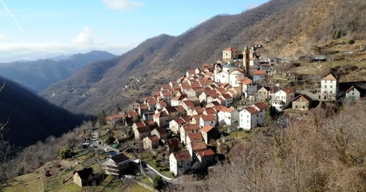 Pentema sfida l'isolamento: una libreria in un borgo di 23 abitanti