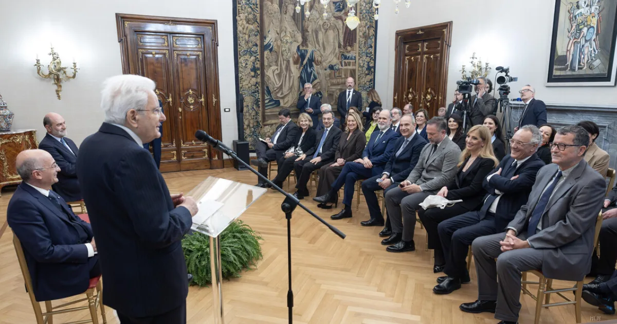 Mattarella al Tg2: l'informazione racconti le tragedie con rigore, non spettacolarità