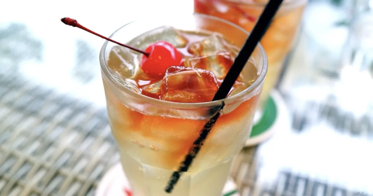 Gen Z e l'alcol: meno drink, più consapevolezza. La strategia dello "zebra striping" conquista i giovani