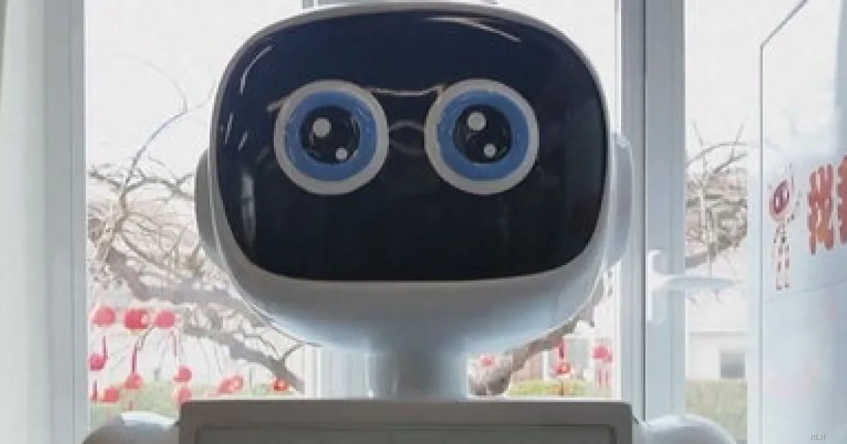 Pechino apre il primo centro geriatrico con robot: 40 androidi al servizio degli anziani