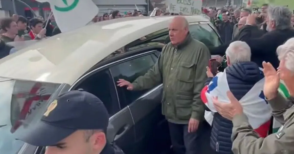 Il fedele autista di Bossi: "Un uomo che ha saputo amare e farsi amare dal suo popolo"