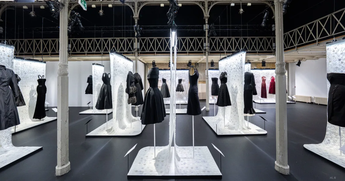 Parigi celebra il sodalizio tra Dior e Alaïa: la mostra che rivela l'eredità di due geni della moda