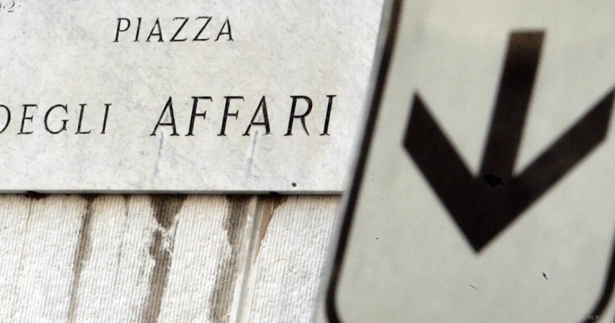 Piazza Affari crolla del 2%, Tim rimbalza con l'offerta di Poste