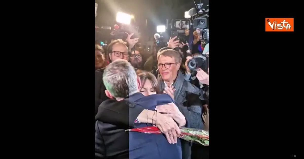 Parigi ha un nuovo sindaco: Emmanuel Grégoire subentra ad Anne Hidalgo