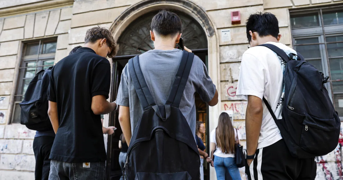 Rivoluzione nei licei: arriva l'Ia e torna la geografia, italiano sempre più centrale