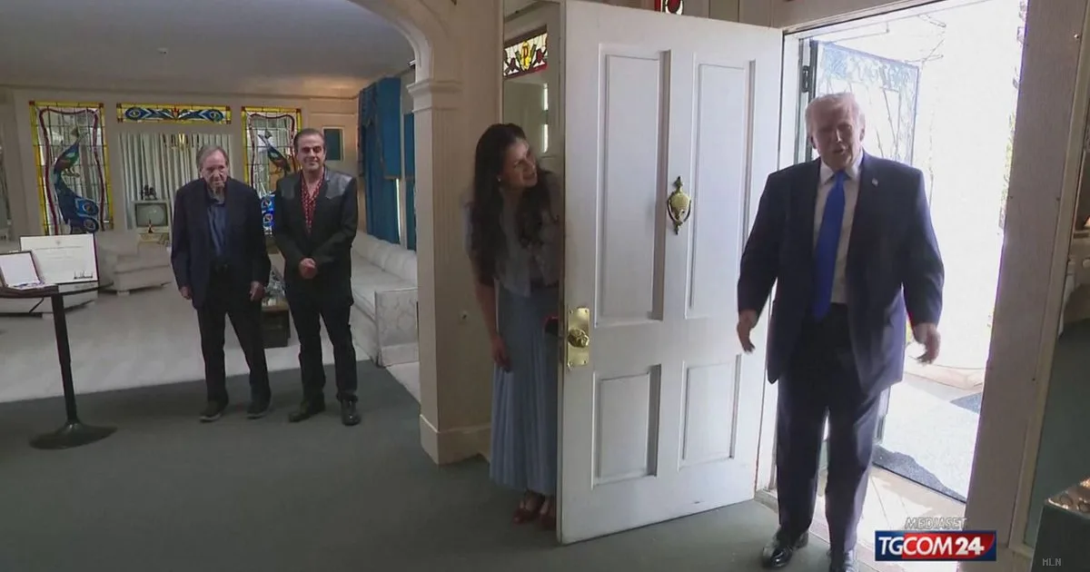 Trump in visita a Graceland: il tycoon ripercorre le orme di Elvis a Memphis