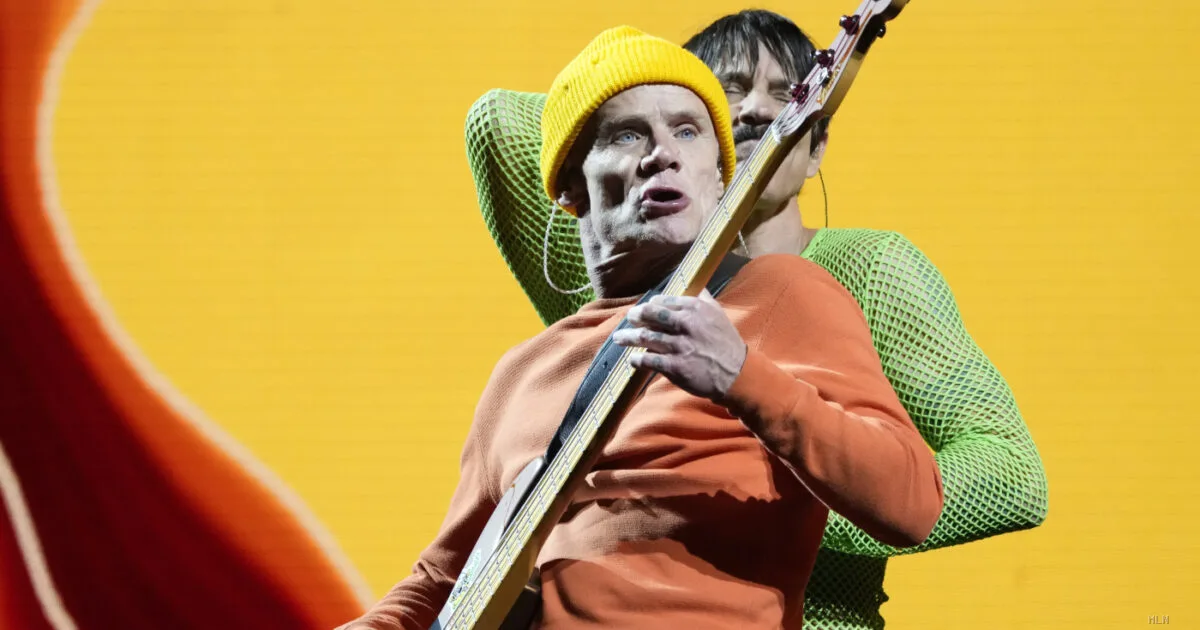 Flea debutta nel jazz con l'album "Honora": la tromba accanto al basso, ma resta nei Red Hot Chili Peppers