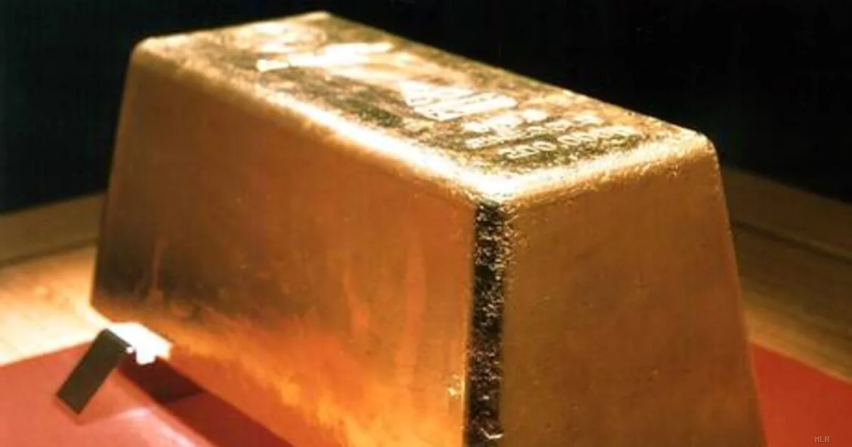 L'oro arretra sui mercati internazionali: quotazioni in ribasso