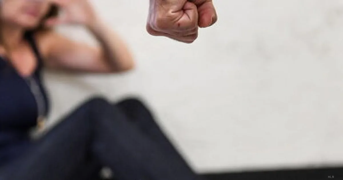 Violenza sulla ex a Bologna: 29enne arrestato dopo irruzione e aggressione brutale