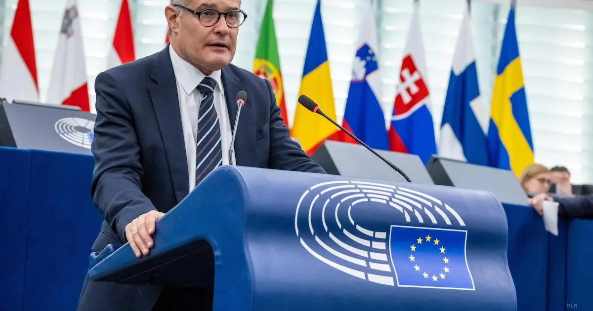 Leggeri sotto inchiesta: il numero uno di Frontex accusato di crimini contro l'umanità