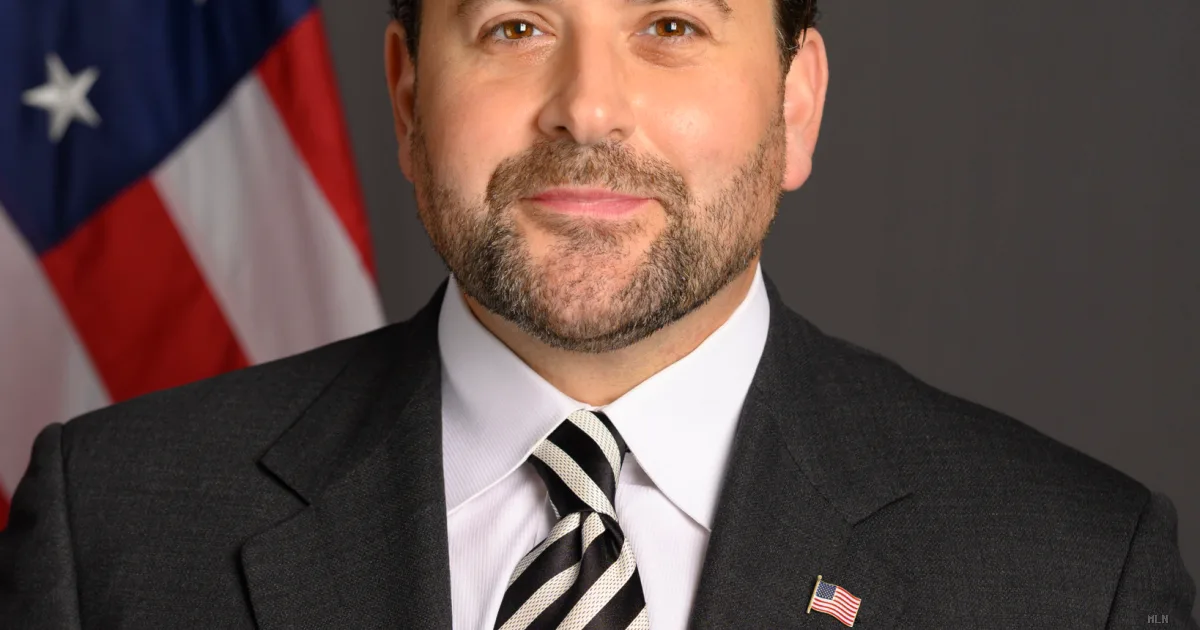 Trump nomina Nick Adams inviato presidenziale: chi è l'influencer della "mascolinità tradizionale"