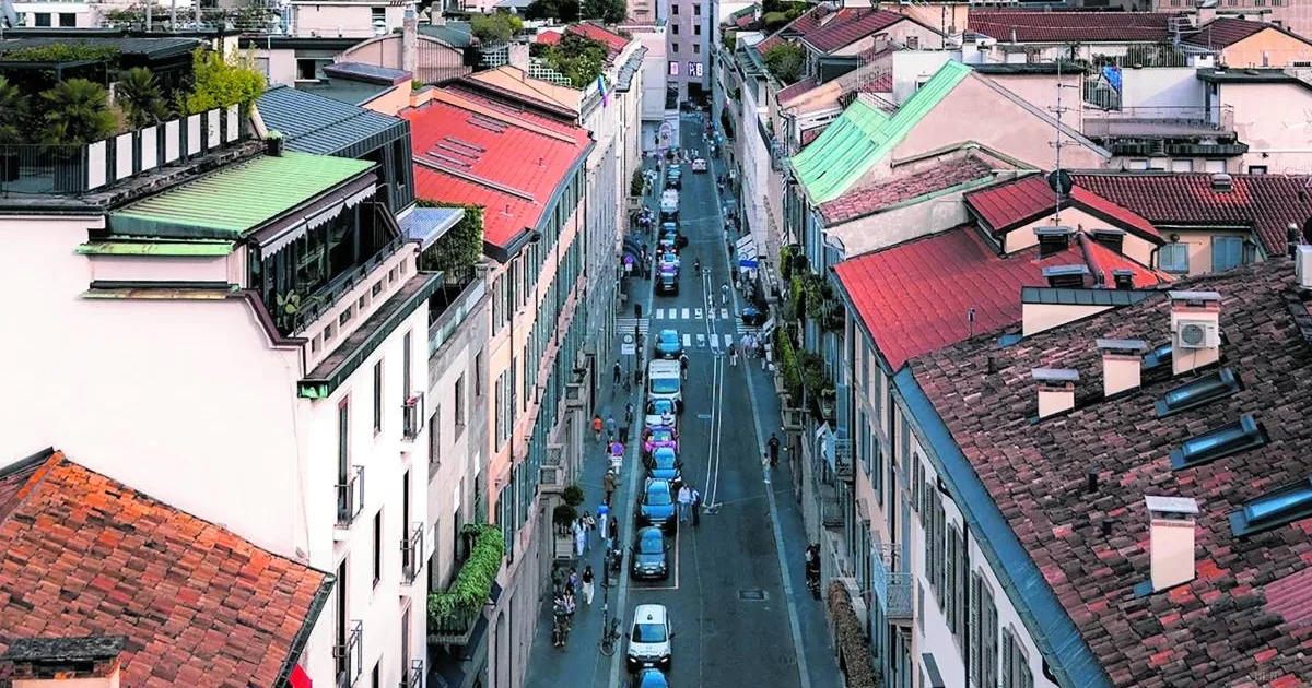 Milano, il paradosso del lusso: turisti stranieri in boom, italiani in fuga dalla Ztl