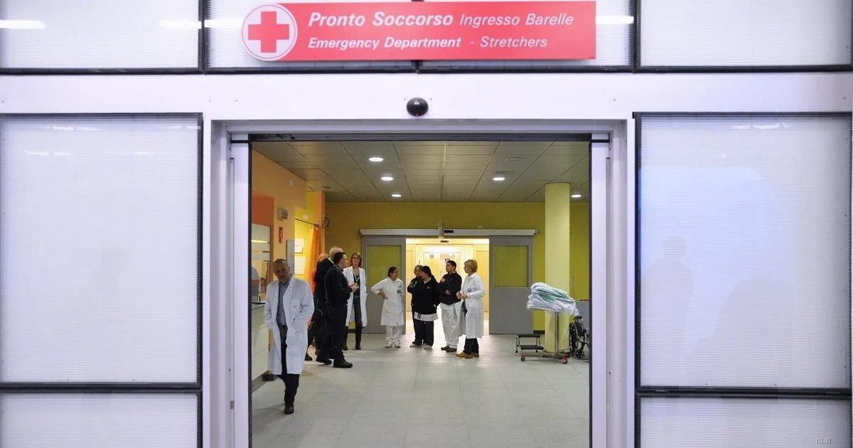 Trescore Balneario, professoressa accoltellata all'alba davanti alla scuola: è in condizioni critiche