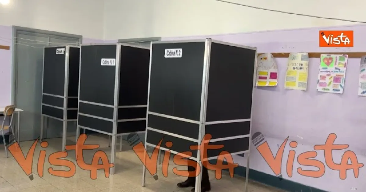 Conte dimentica la scheda al Referendum, ma torna indietro e vota regolarmente