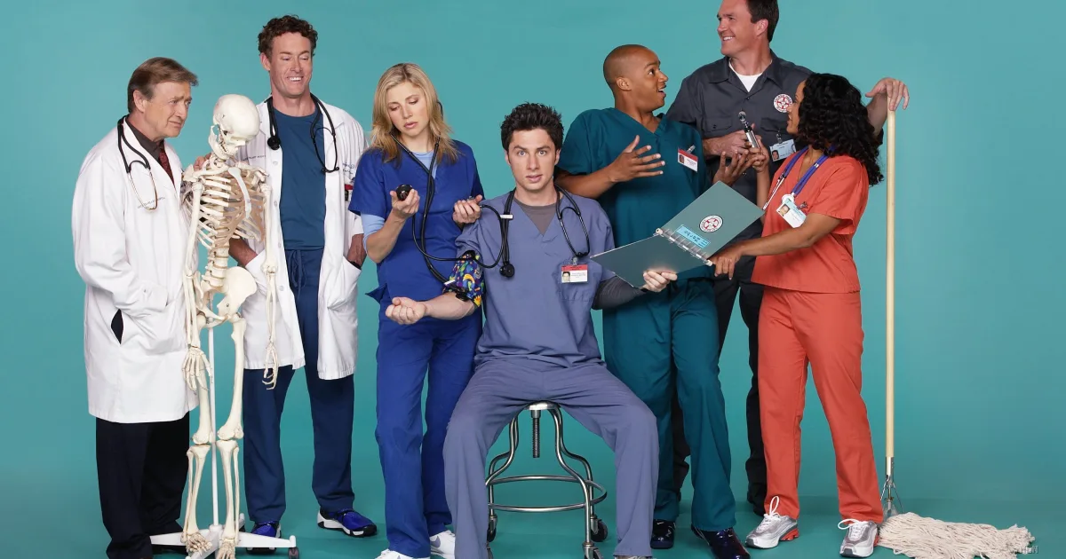 Scrubs torna in Italia su Disney+: gli episodi imprescindibili per riscoprire la comedy che ha cambiato la televisione