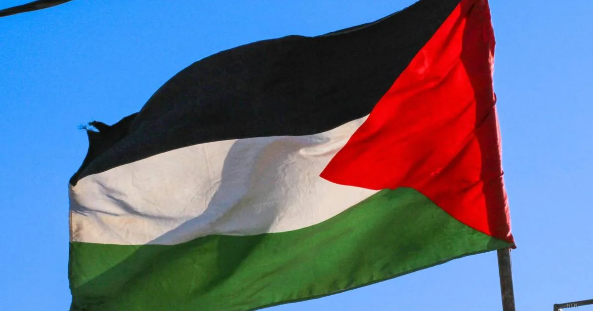 Milano accoglie 103 palestinesi da Gaza, il Comune difende i servizi sociali dalle critiche