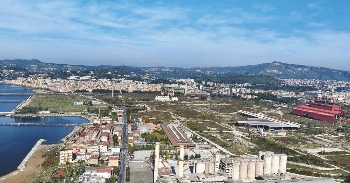 Epatite A e dragaggi a Bagnoli: allarme ambientale come a Taranto, ma senza controlli