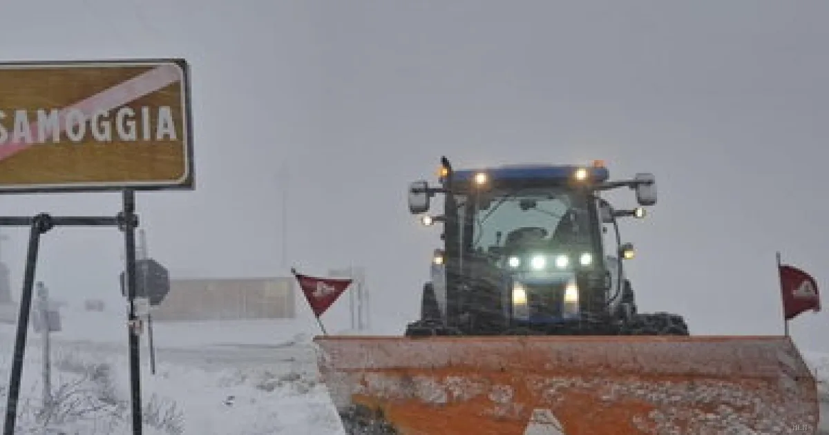 L'inverno ritorna in Italia: neve in Umbria e caos nei cieli di Genova