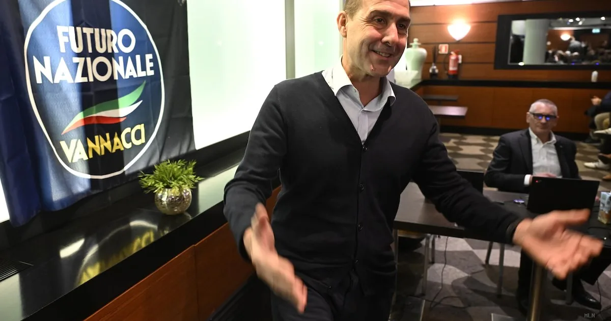 Insulti su X all'ex generale Vannacci: rinviato a giudizio 72enne per diffamazione