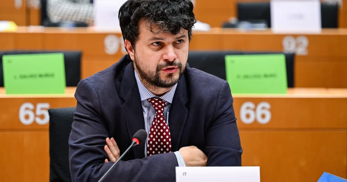 Intelligenza artificiale, il Pd ferma lo smantellamento: Benifei spiega la vittoria europea