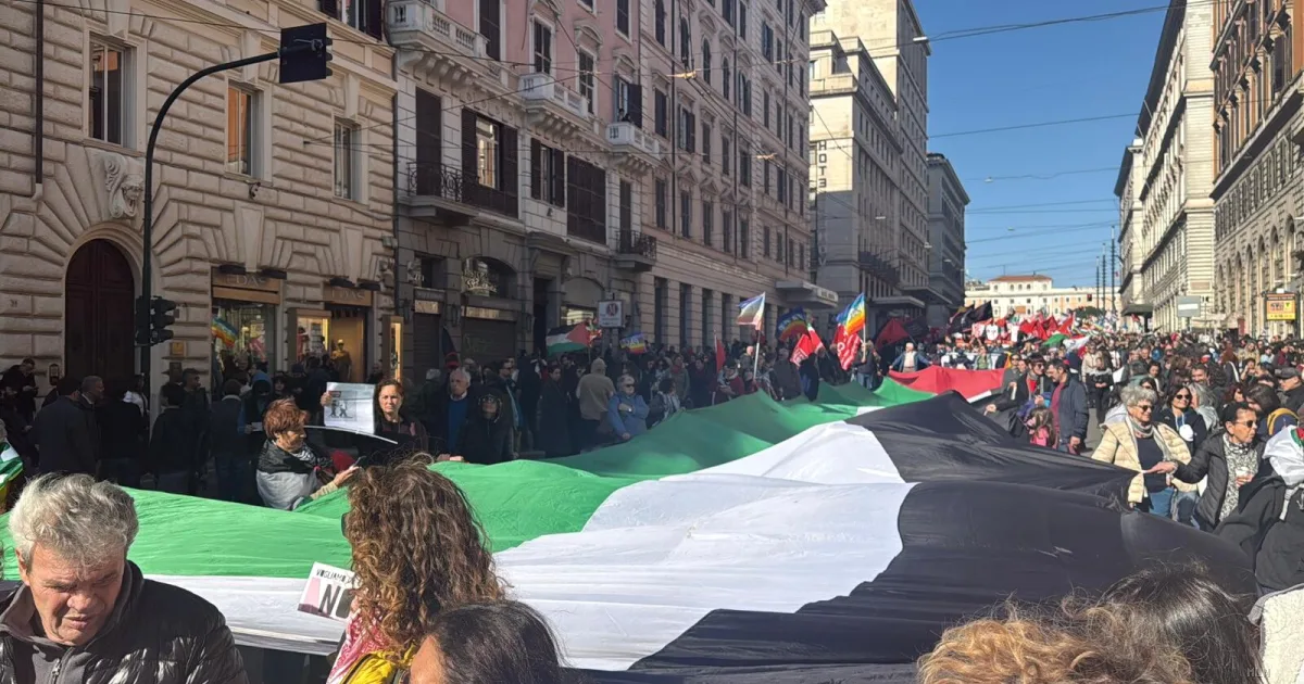 Proteste globali contro Trump, Roma tra le piazze. Gli organizzatori: "Siamo in 300mila"