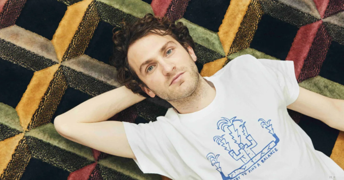 Giorgio Poi tra Parigi e l'Italia: il cantautore romano conquista la Francia