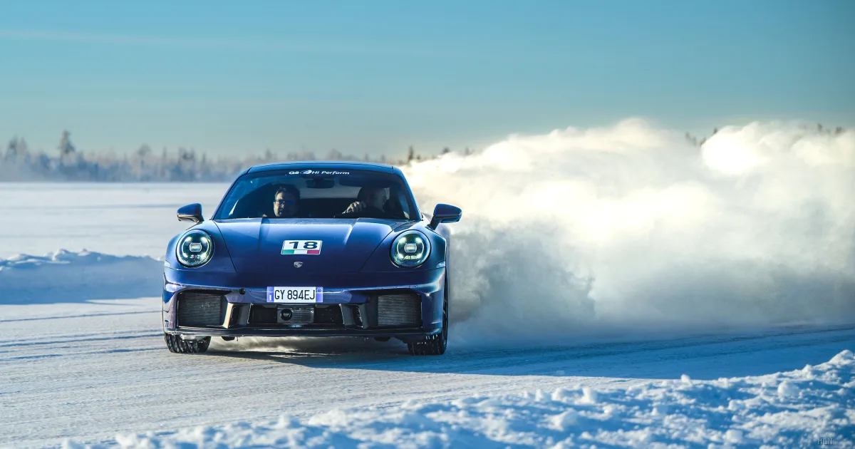 Sulla pista di ghiaccio della Lapponia: la Porsche 911 insegna i segreti della guida estrema