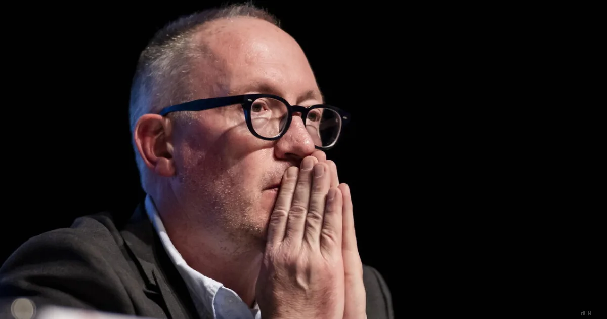 Incendio Constellation, il sindaco nega tutto: "Non sapevo dei problemi di sicurezza". Sequestrato il cellulare