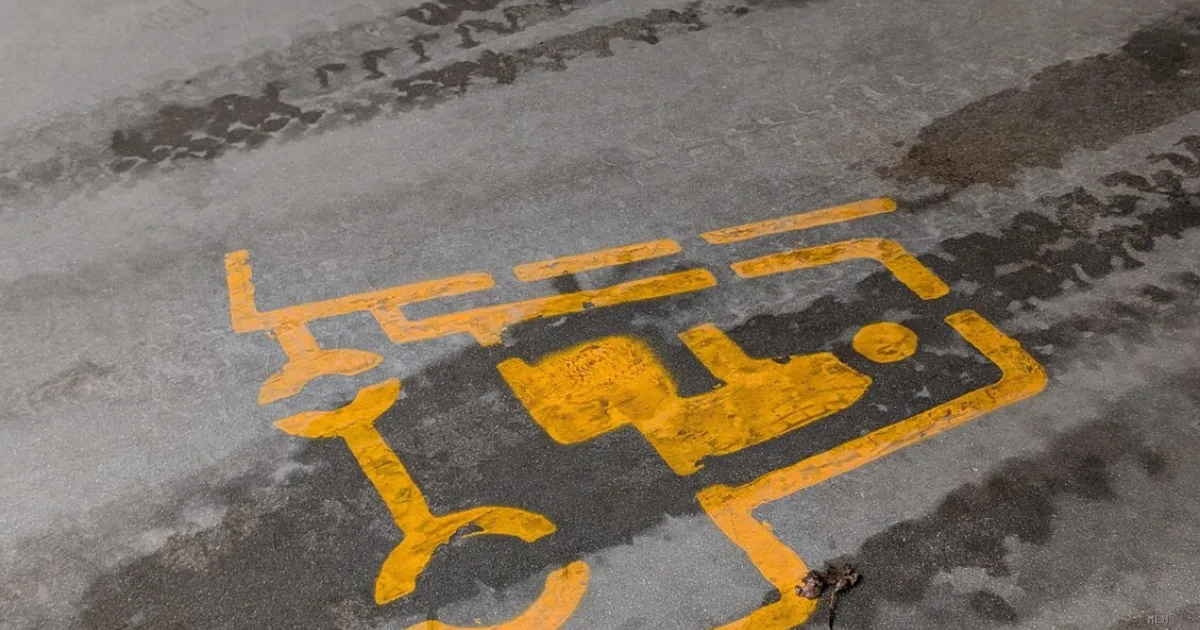 Tragedia a Modena: operaio muore schiacciato tra due veicoli