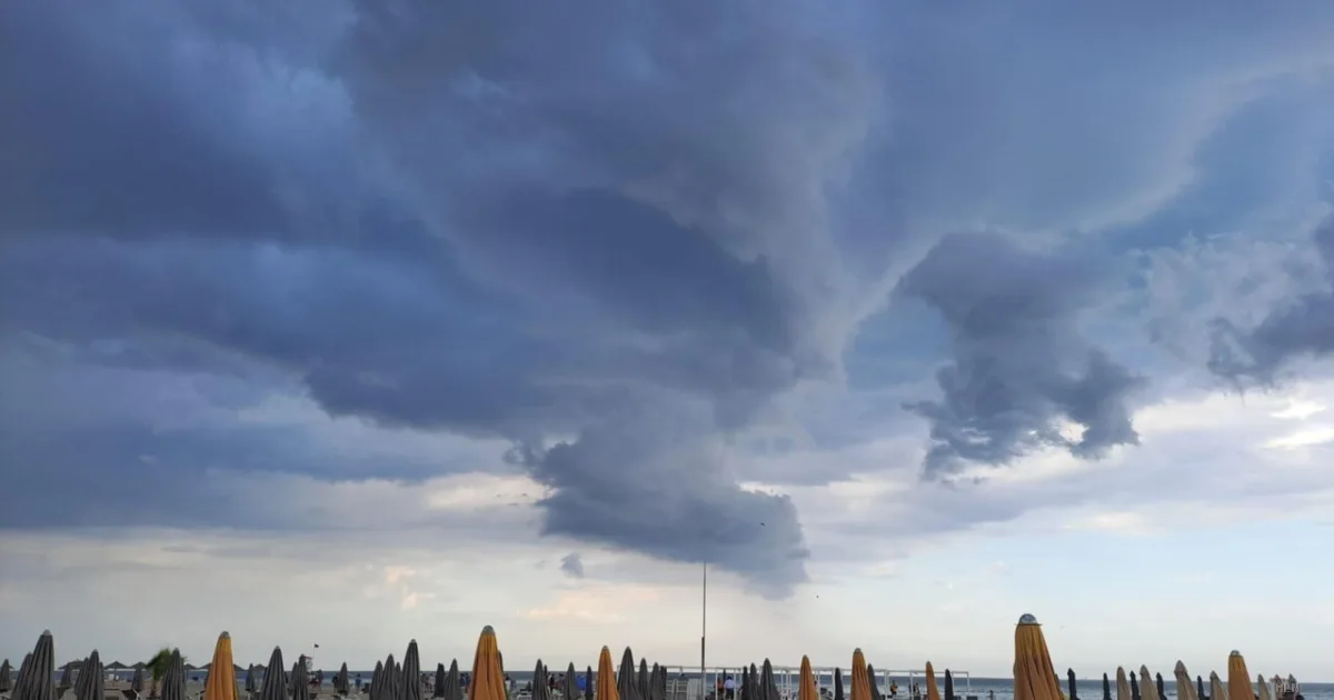 Rimini, turista tedesca denuncia abuso sessuale in spiaggia: indagato un giovane residente