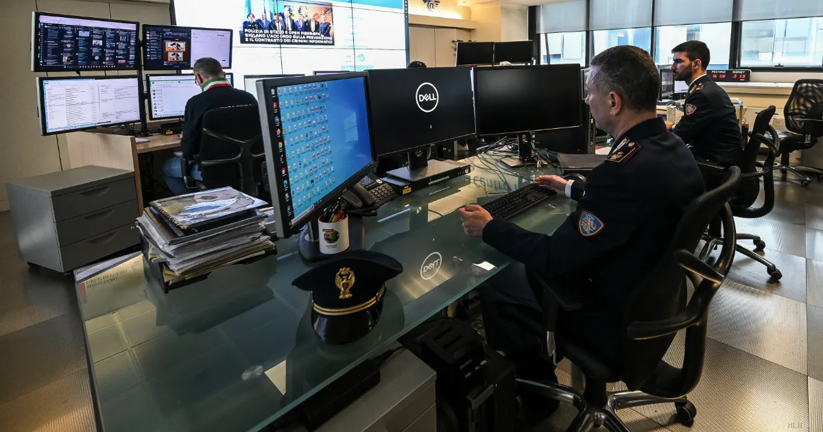 Blitz anti-propaganda neonazista: tre giovani indagati, sequestrate armi e computer